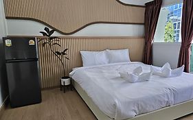 Lub Nai Hostel