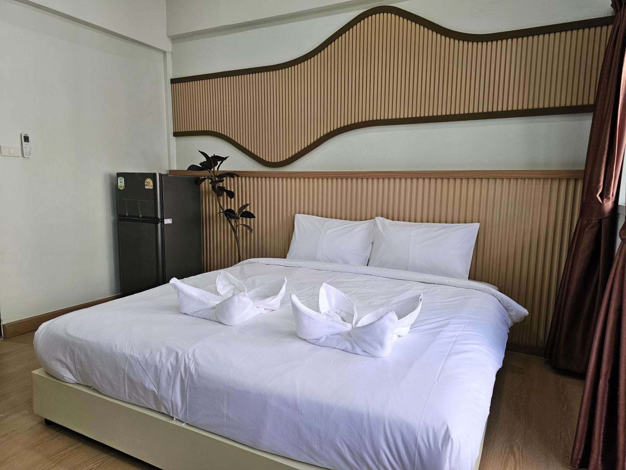 Lub Nai Hostel Patong Extérieur photo