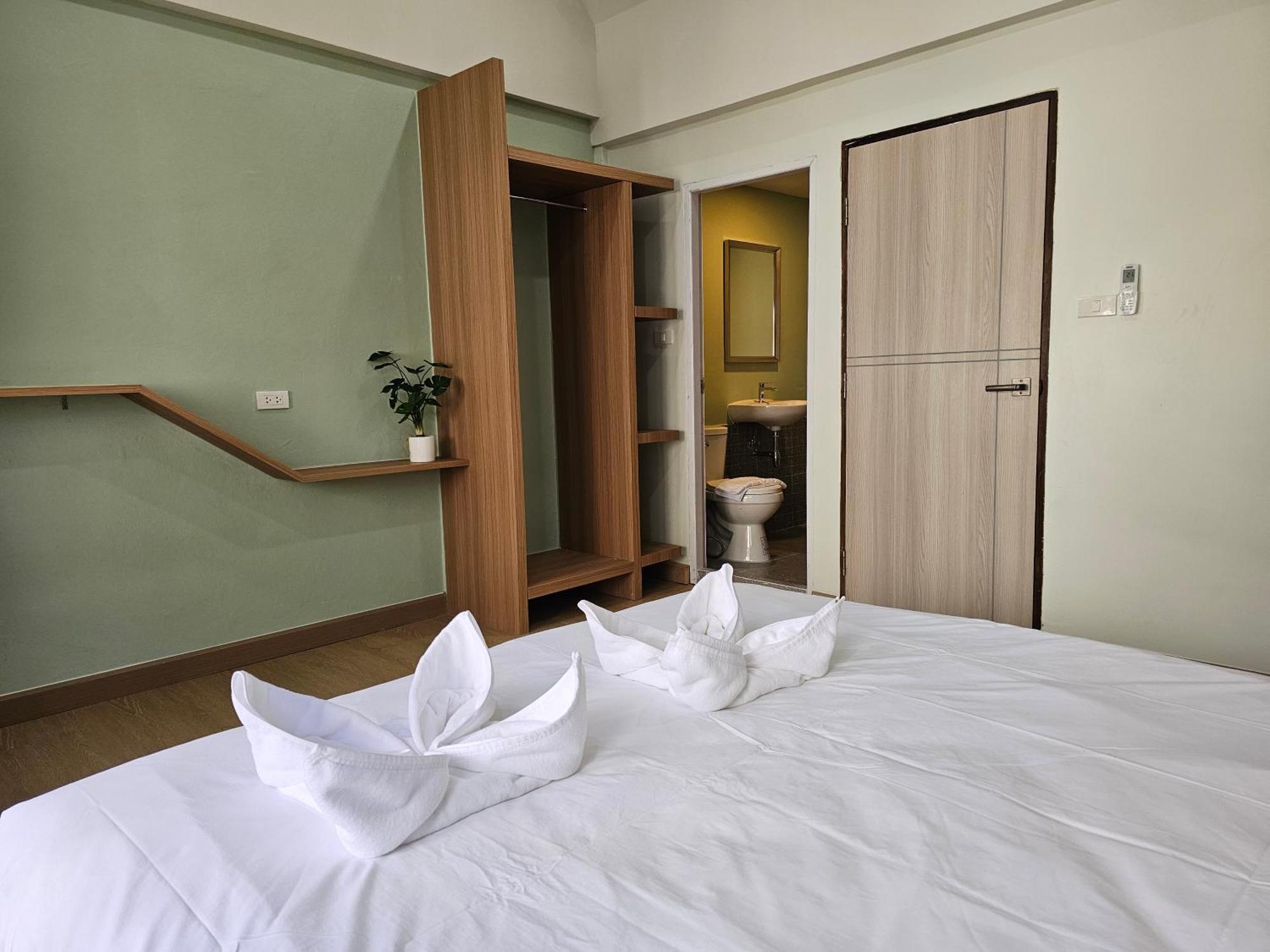 Lub Nai Hostel Patong Extérieur photo