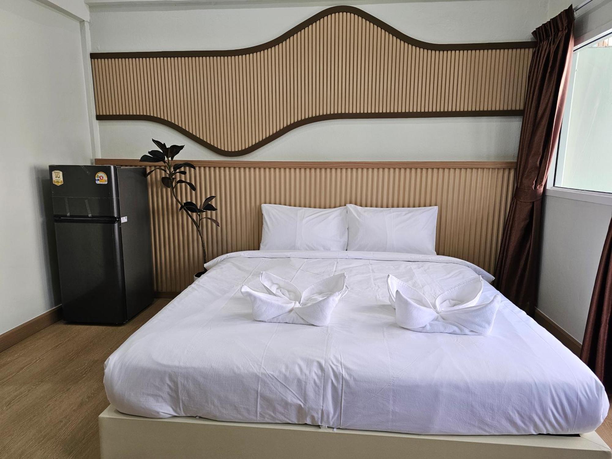 Lub Nai Hostel Patong Extérieur photo