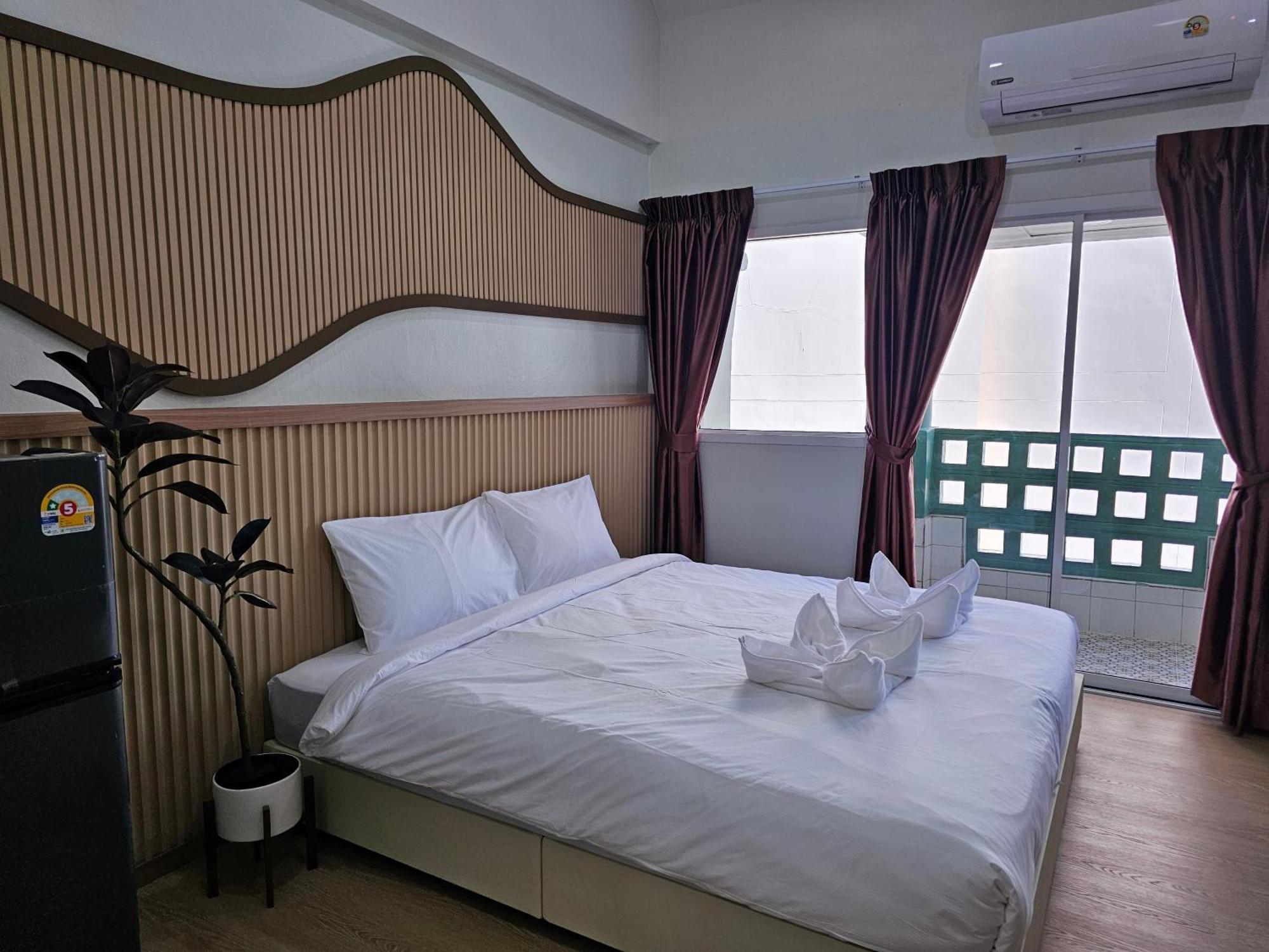 Lub Nai Hostel Patong Extérieur photo