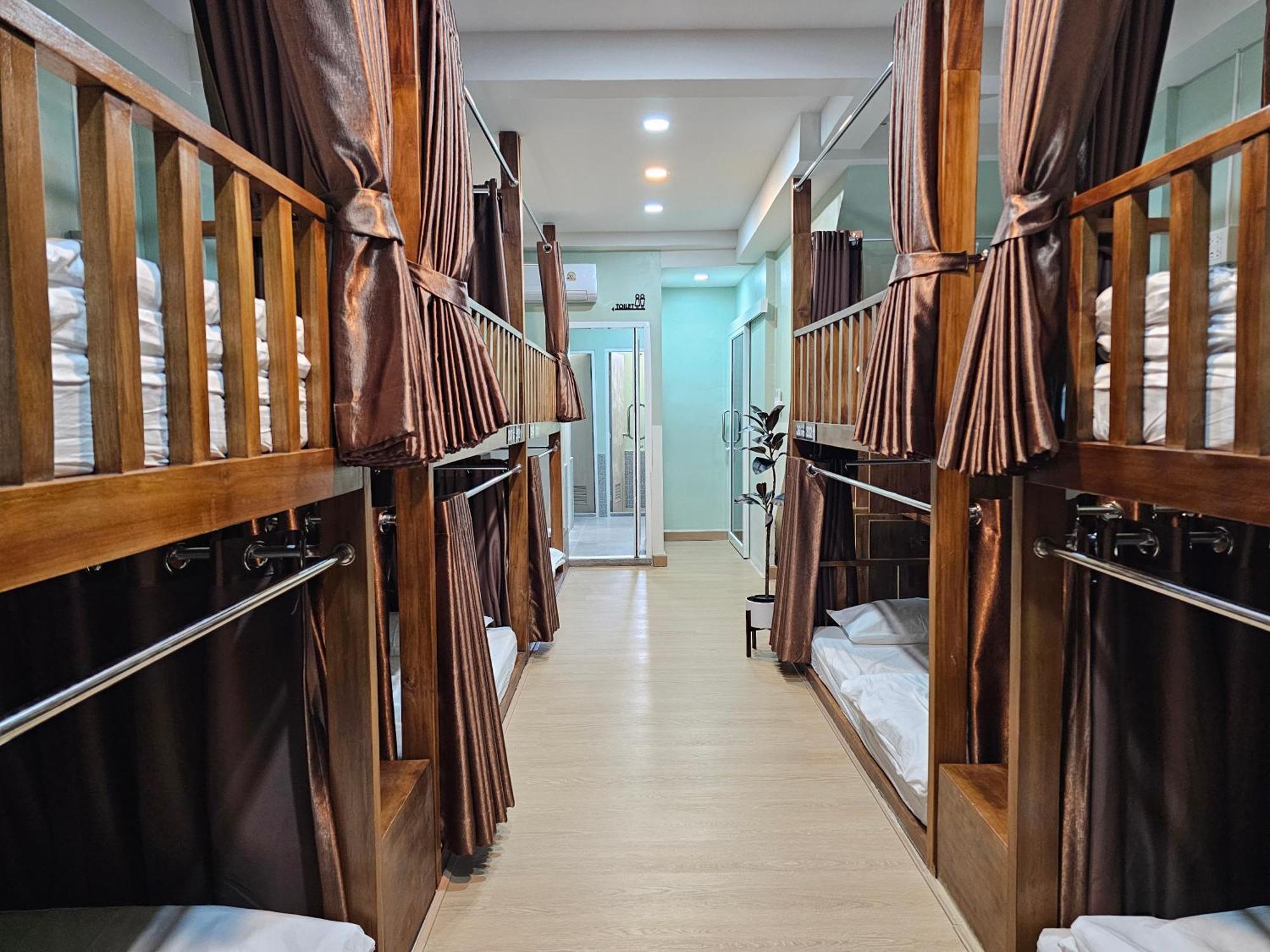 Lub Nai Hostel Patong Extérieur photo
