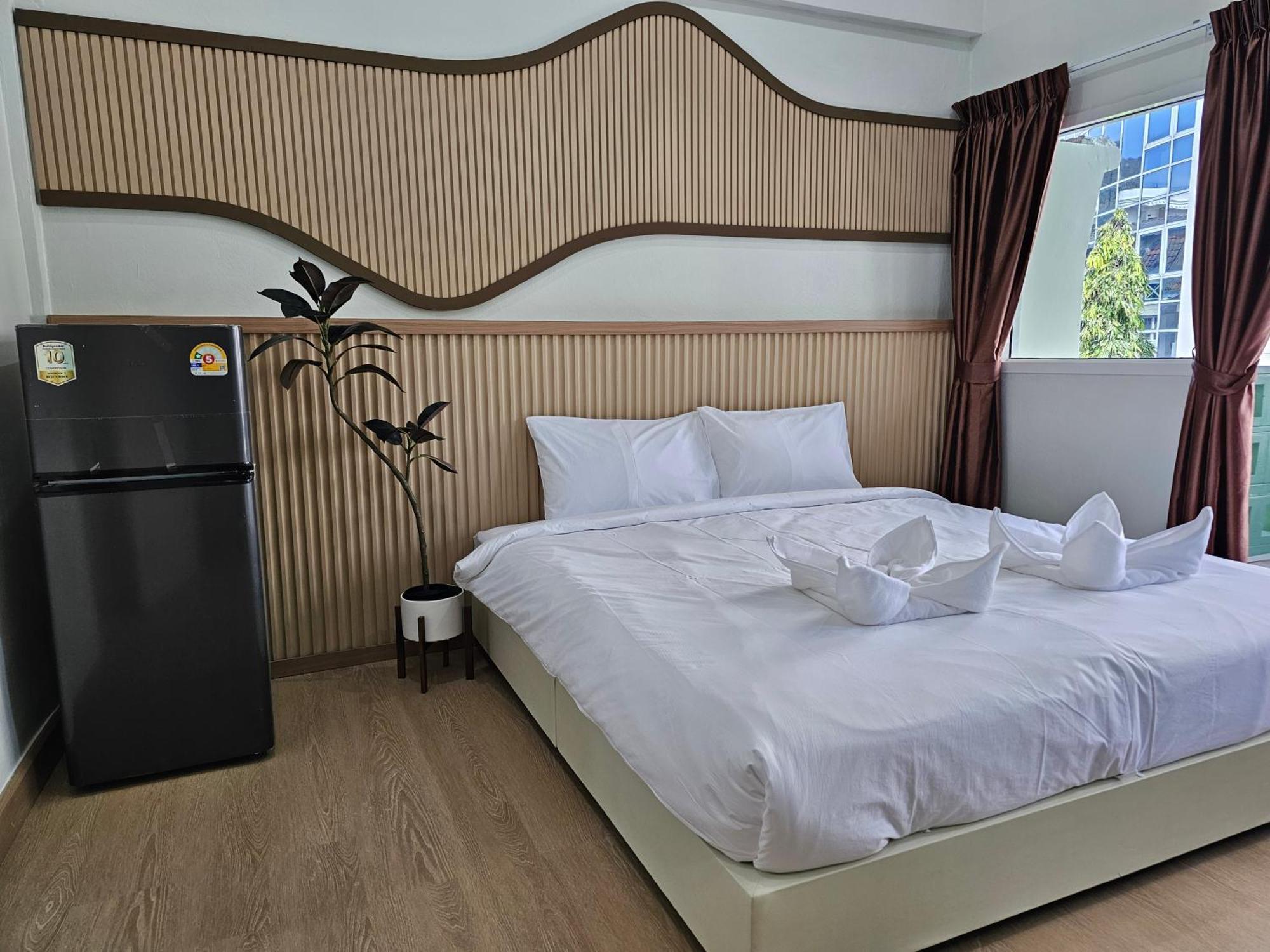 Lub Nai Hostel Patong Extérieur photo