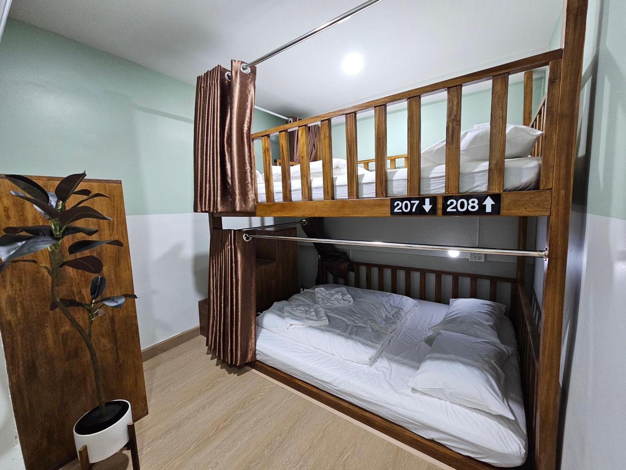 Lub Nai Hostel Patong Extérieur photo