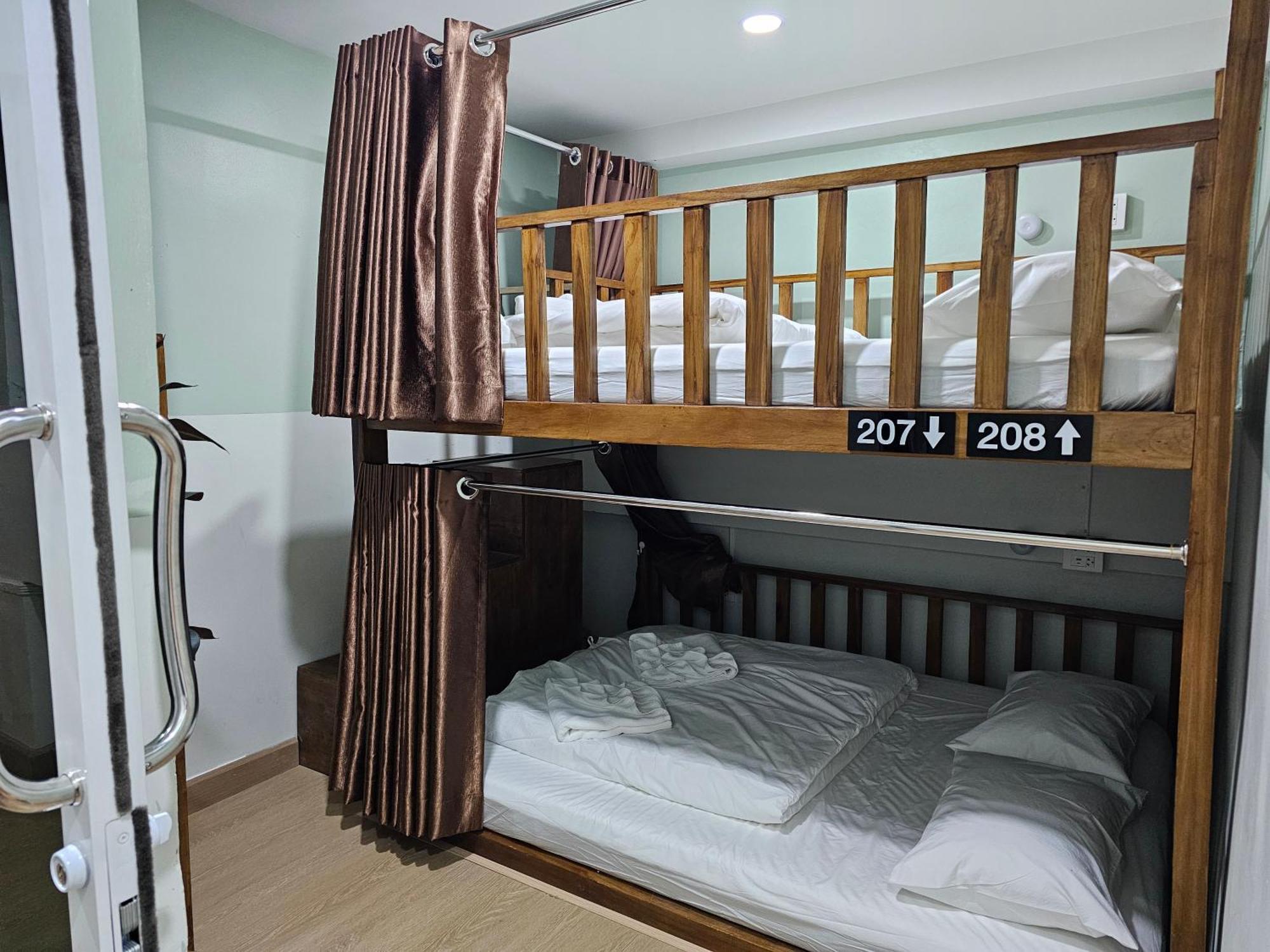 Lub Nai Hostel Patong Extérieur photo