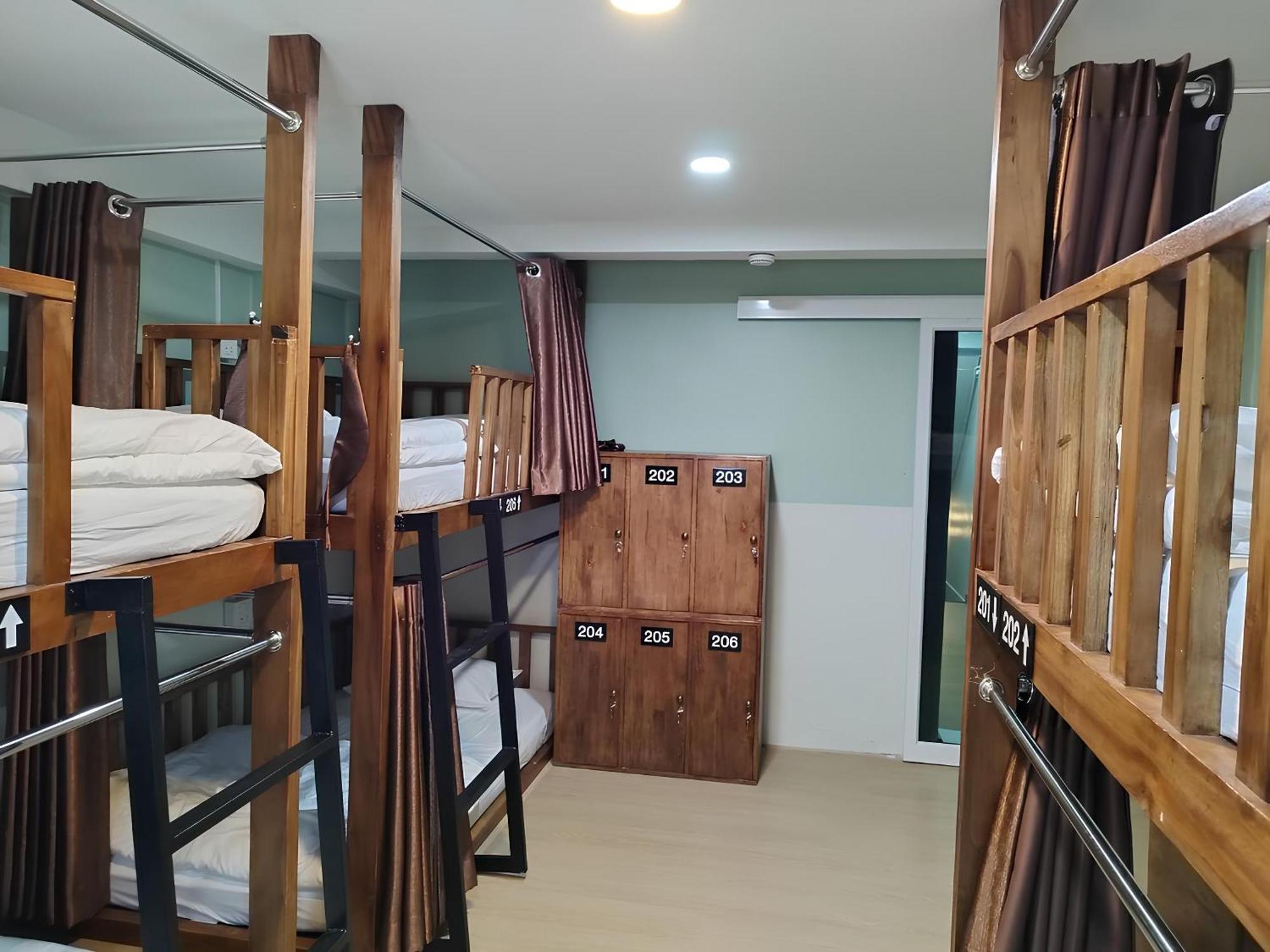 Lub Nai Hostel Patong Extérieur photo