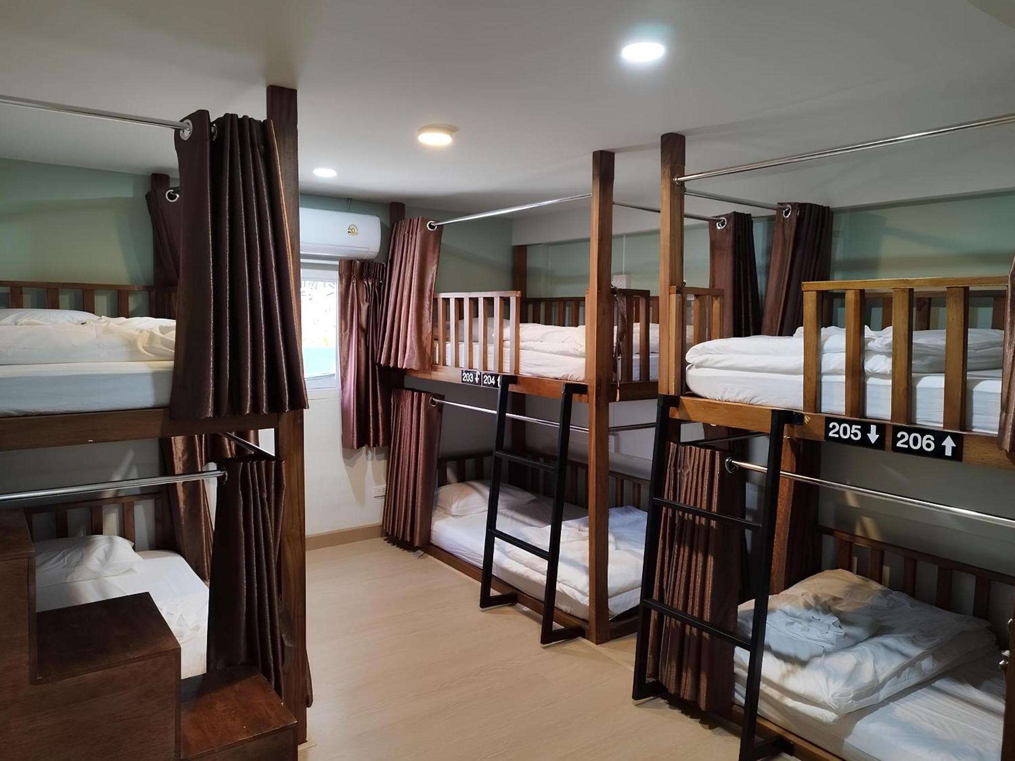 Lub Nai Hostel Patong Extérieur photo